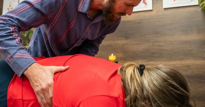 Why It’s Different When a Chiropractor “Cracks” Your Back vs. When You Do